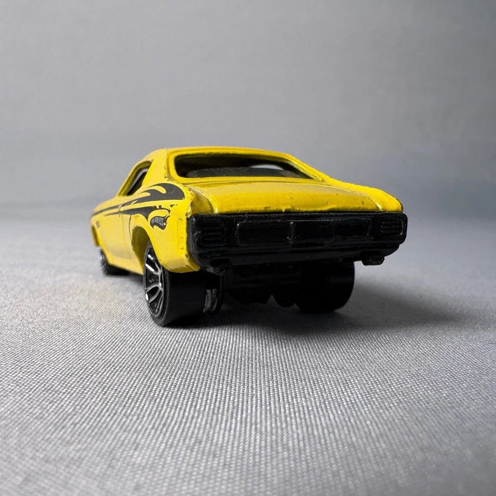 Hot Wheels 1970 Chevelle SS Yellow Black Stripes 1998 Mattel Diecast Car 1/64